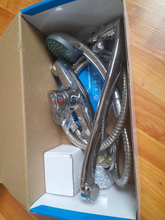 Продам сместитель для ванны и раковины,