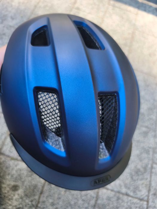 Чисто нова градска каска ABUS Purl-Y Ace с LED светлина за тротинетка и велосипед размер S 51-55 см