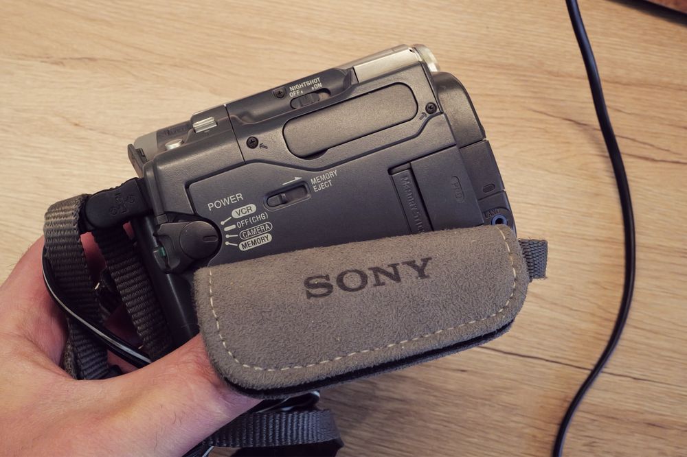 Camera video Sony DCR-TRV33E mini DV lentile Zeiss CCD caseta Handycam