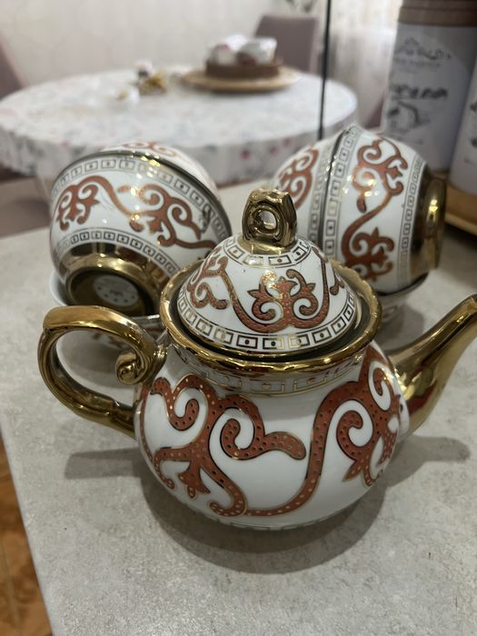 Сервиз чайный чайник и 6 пиал