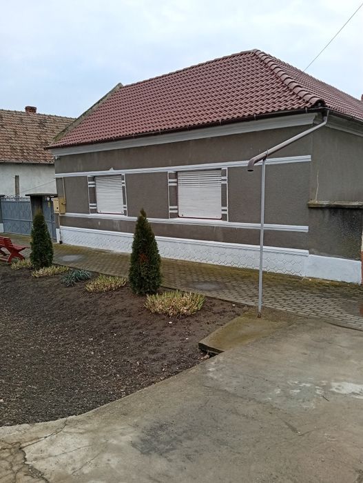 Vând casă în orașul Curtici