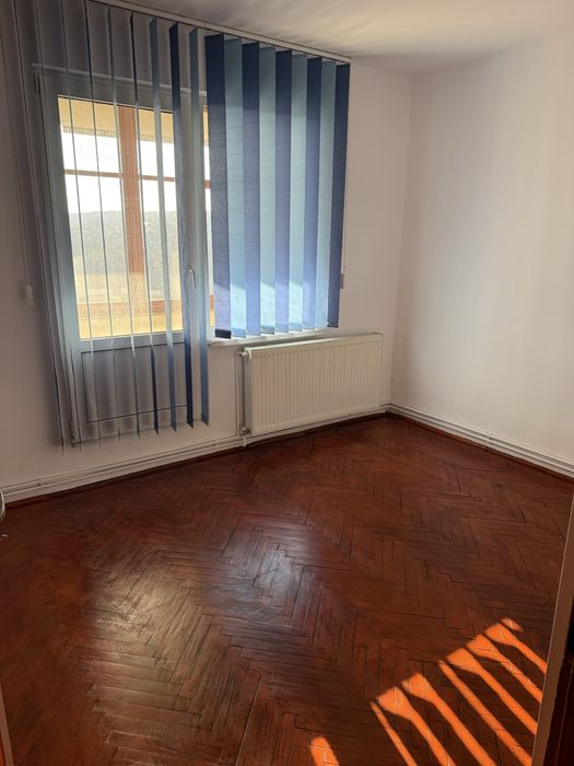 Vând apartament cu 3 camere