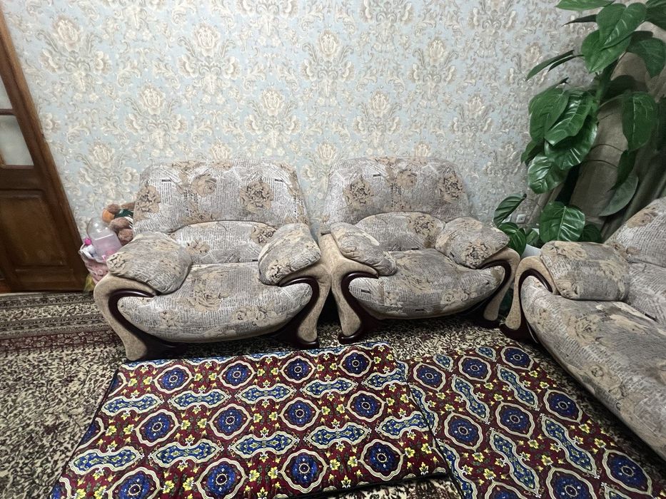 Диван с креслом, эргономичный фасон