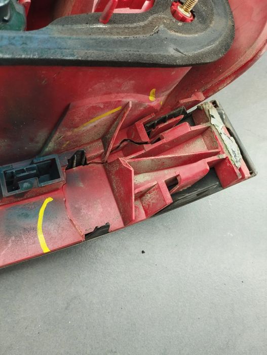 Lampa / Tripla stop stanga pe aripa 8DO 945 095A DEFECT Audi A4 1995