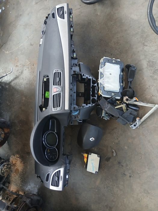 Plansa bord cu airbaguri renault megane 3