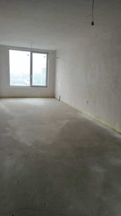 Тристаен апартамент в Банишора