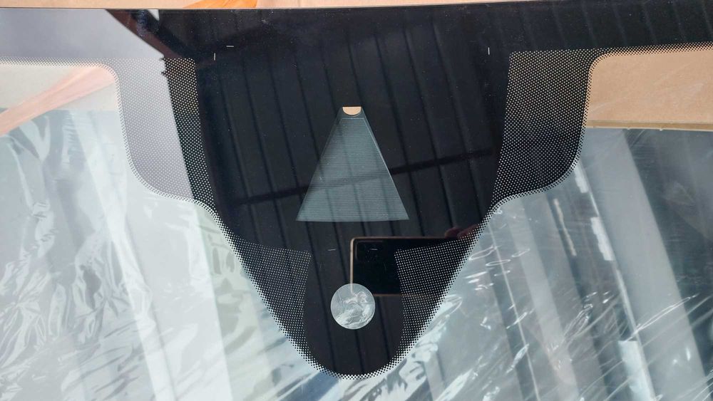 Parbriz fata model cu camera si sensor ploaie Audi A6 C8 din 2019.