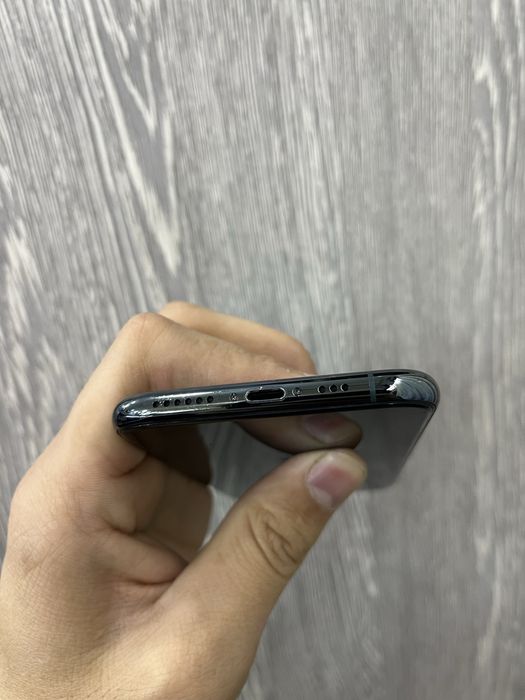 IPhone 11 Pro 64GB.       .