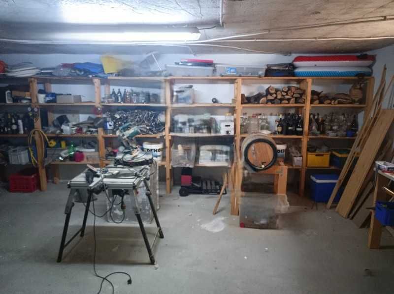 Триетажна къща в Оброчище