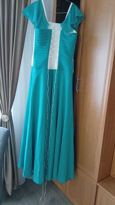 Vand 2 rochii lungi de seara