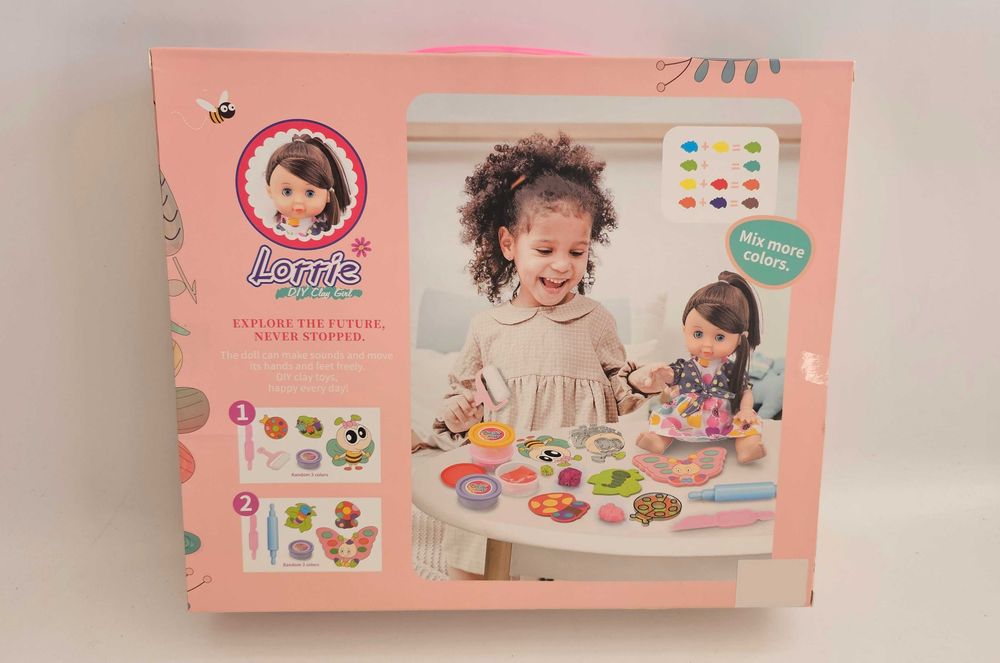 Музикалната кукла Lorrie е със специални глинени инструменти