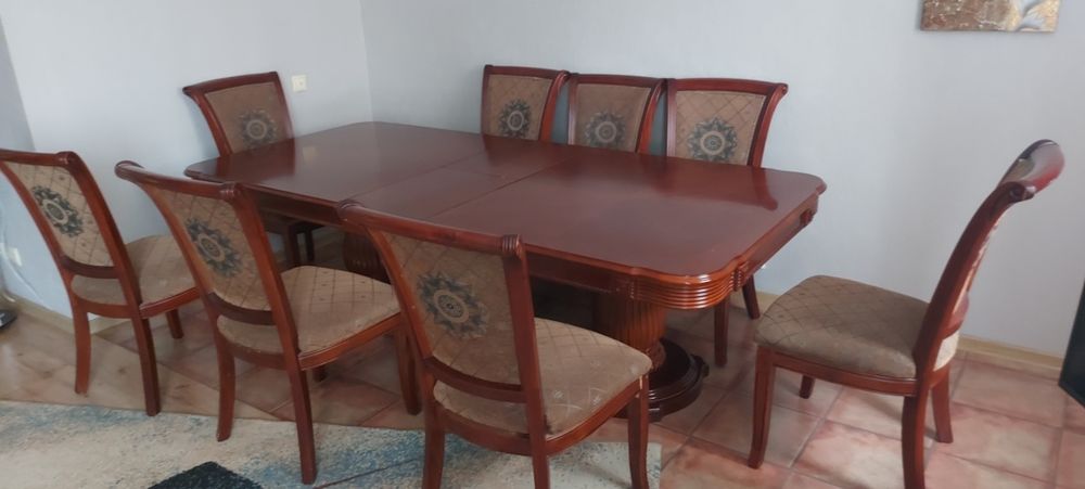 Продам стол и 8 стульев дерево массив