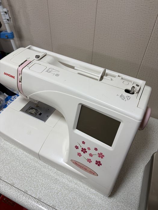 Janome 370e professional mashina ideal holatda sotiladi