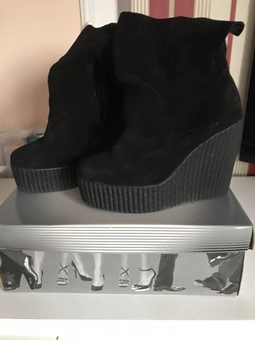 Продавам велурени боти