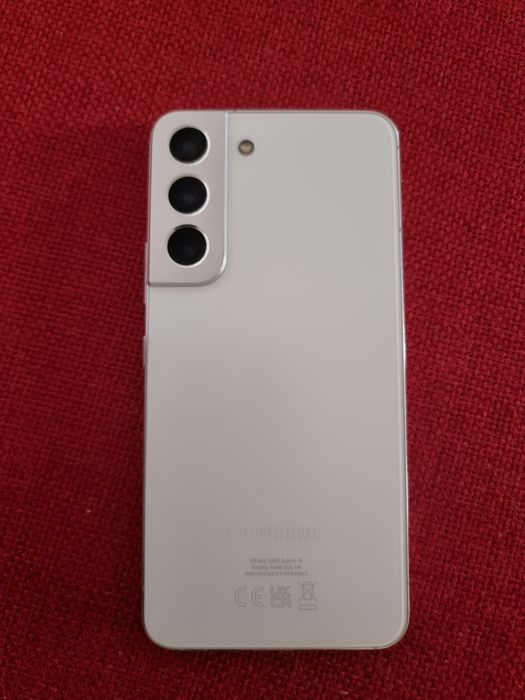 Samsung s22 white