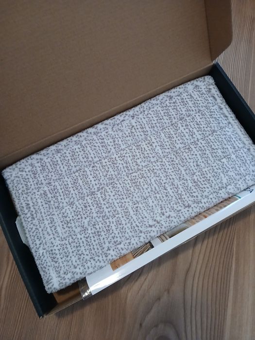 Folleton, aspirator care aspira/șterge.