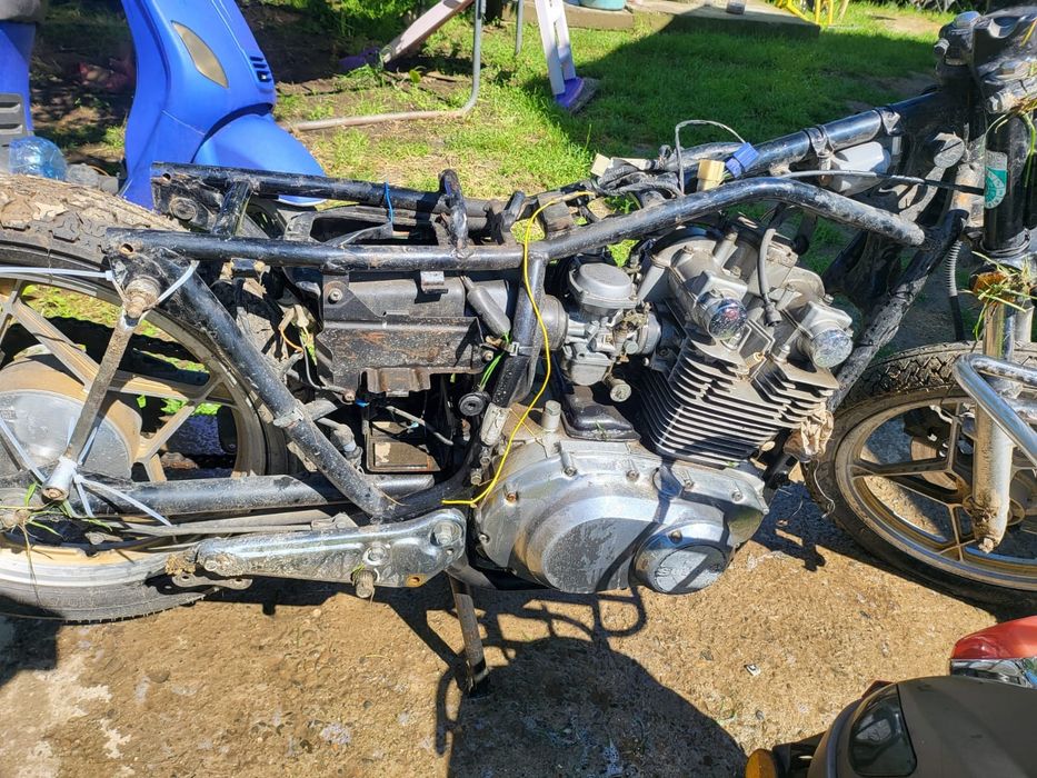 Vând motoare motocicleta Suzuki