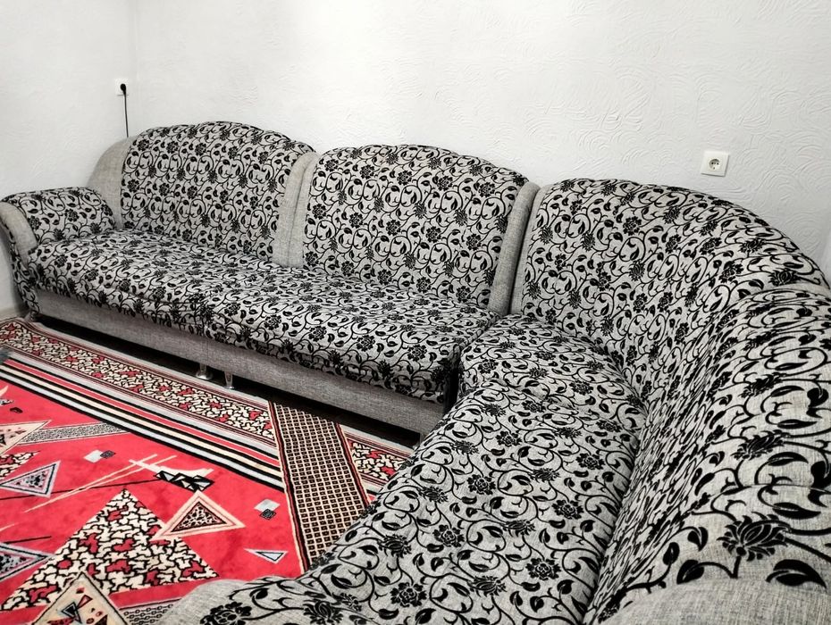 Б/у угловой диван продается в хорошем состоянии