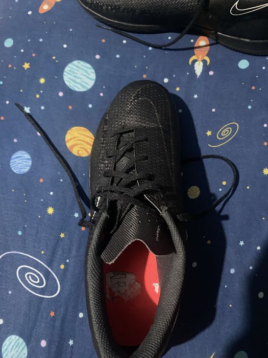 Продавам обувки за зала на найк 40,5