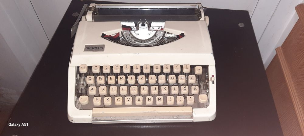 Masina de scris.