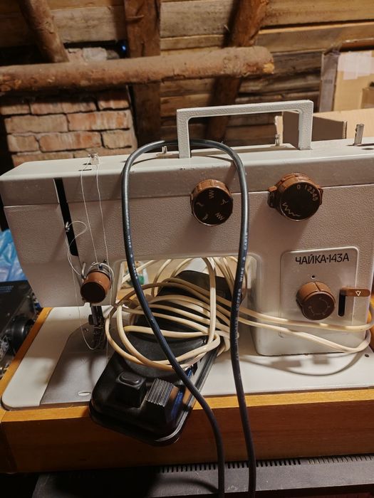Masina de cusut electrică rusească "CEAIKA 143 A"