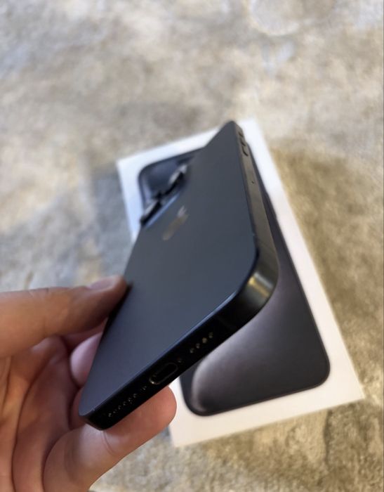Vând Iphone 15 Pro Max 256gb