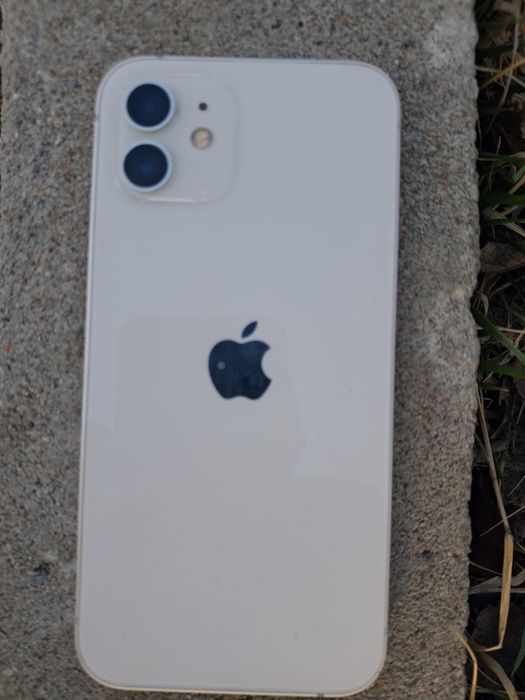 Продам Айфон 12