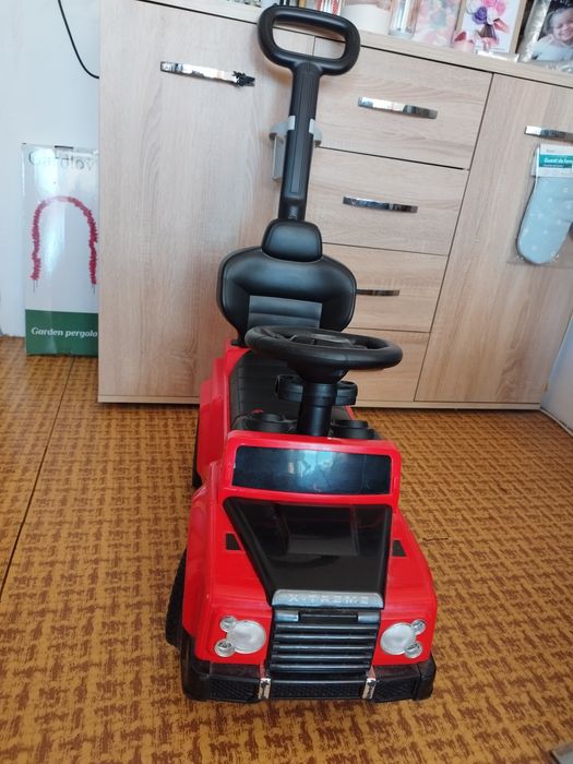 Детска кола за бутане с родителски контрол