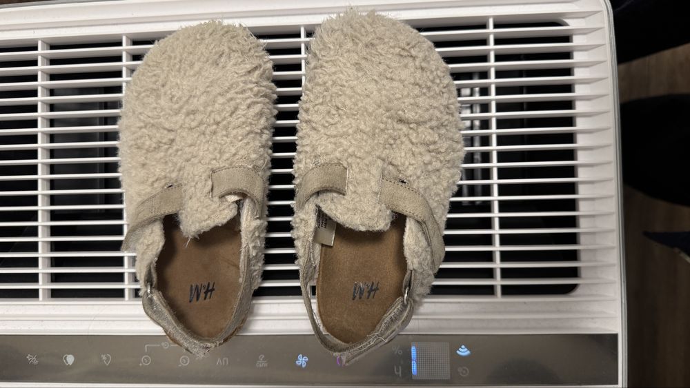 Papuci pufosi pentru copii masura 26