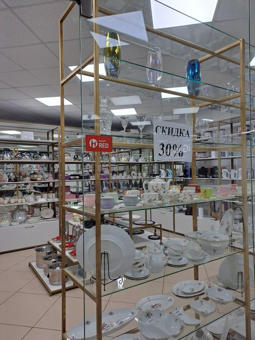 Стеллажи для бутиков, почти новые, для выставки посуды или другого