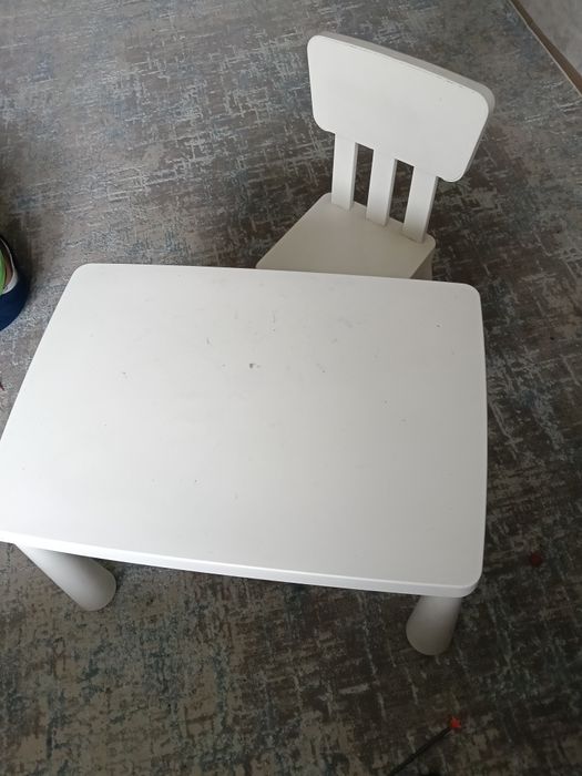 Детский стол и стул от IKEA