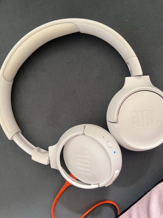 Продам JBL наушники за 14000 тенге
