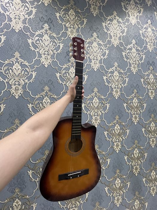 Gitara akustik sotiladi xolati zoʻr yangi urgatiyotganlar uchun mos