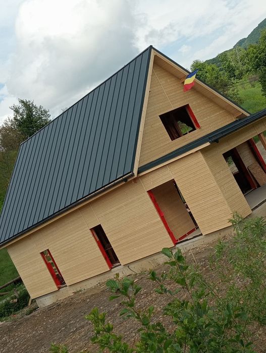 Vând case pe structură metalică modulare