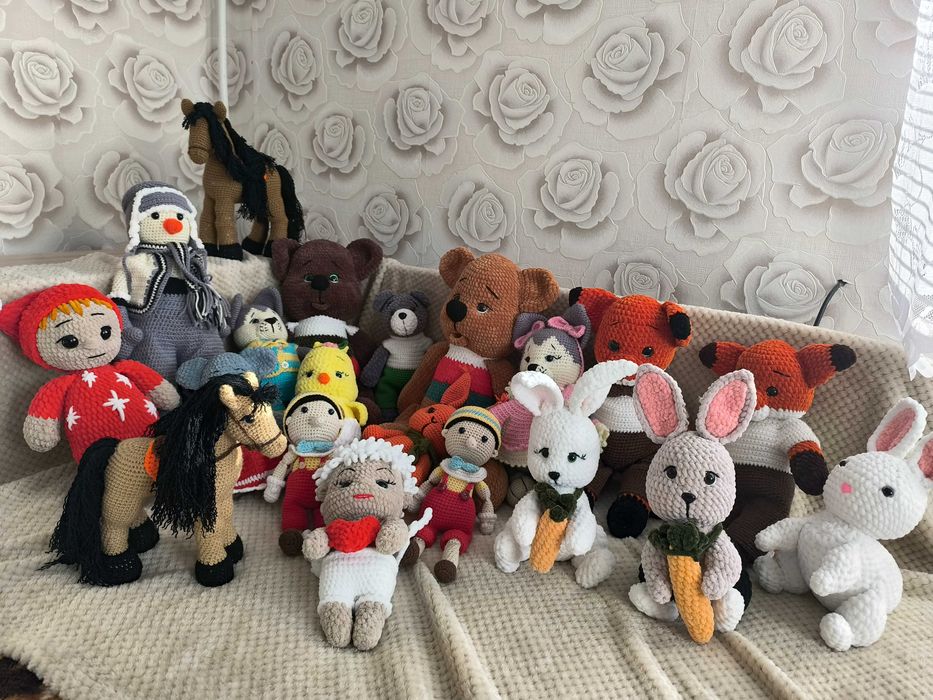 Коледно кученце плетена плюшена играчка, амигурум, ръчна изработка