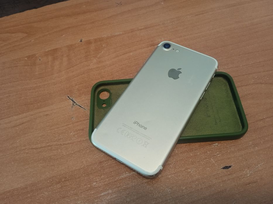 iPhone 7 в хорошем состоянии