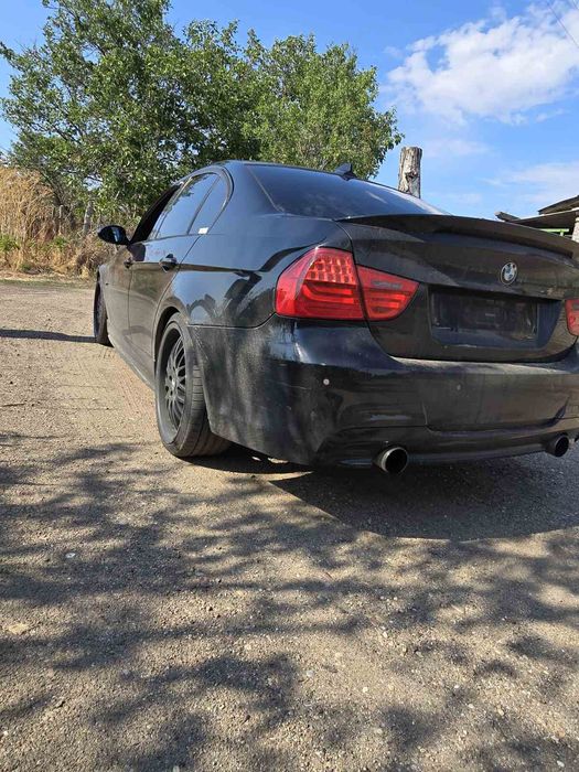 • Продавам BMW 330d E90 2008г. на ЧАСТИ, както и над 17 Голф 5ци