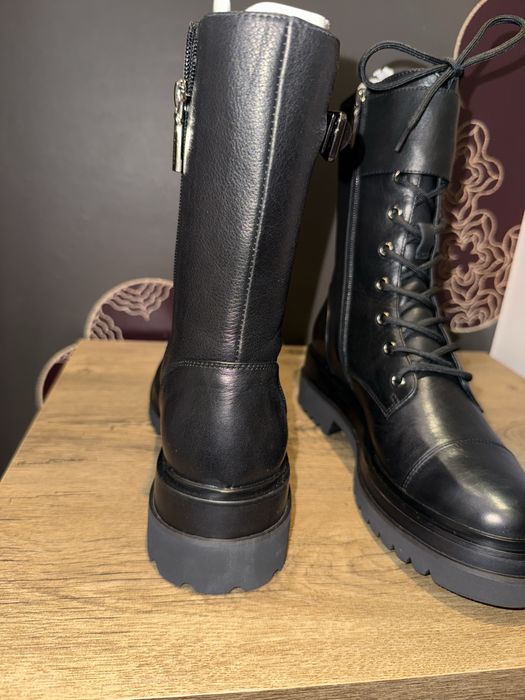 Coccinelle Кожени ботуши 39 номер , нови