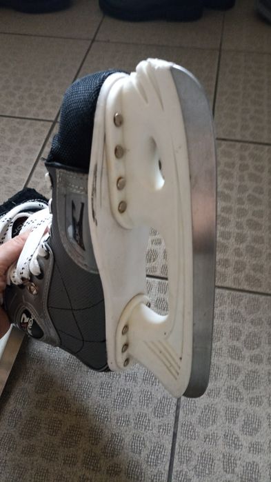 Продам коньки хоккейные 39размер