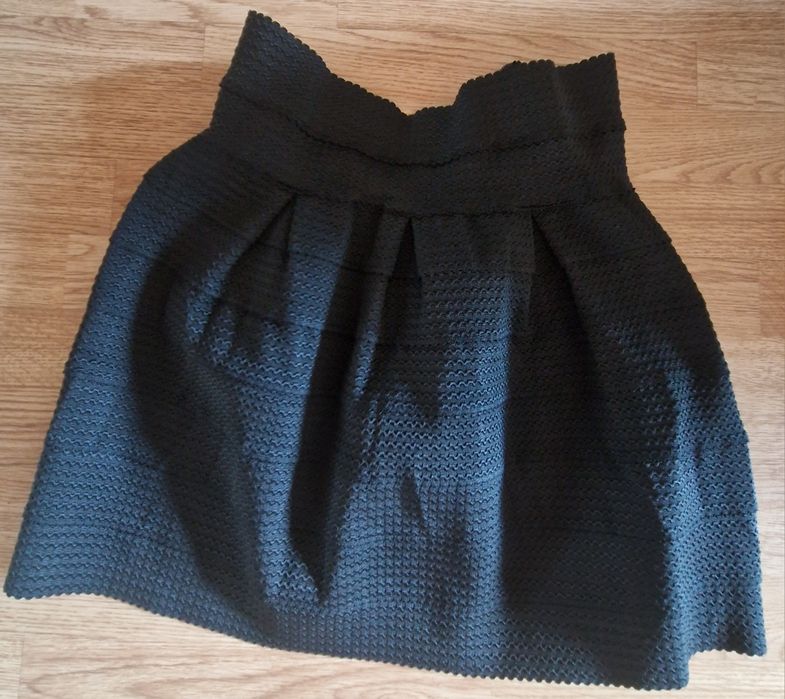 Fustă neagră cu talie elastică