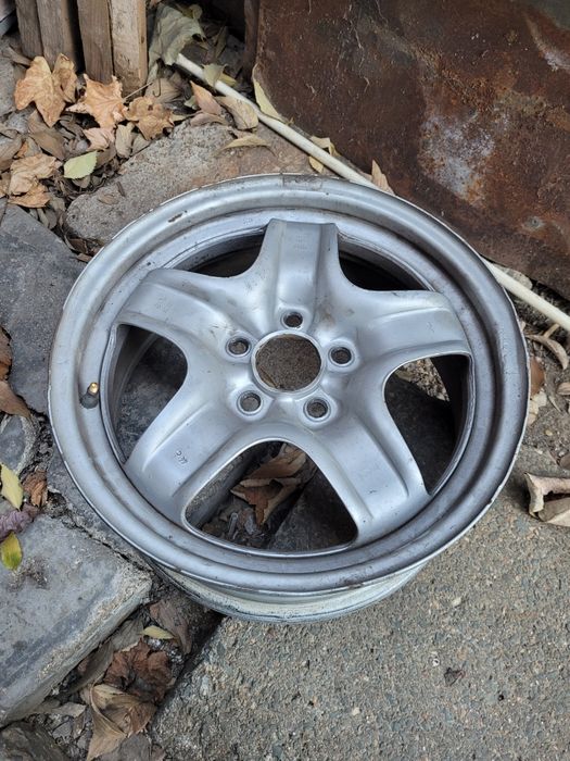 Vând anvelope vara 205/55/r16 plus jante tabla