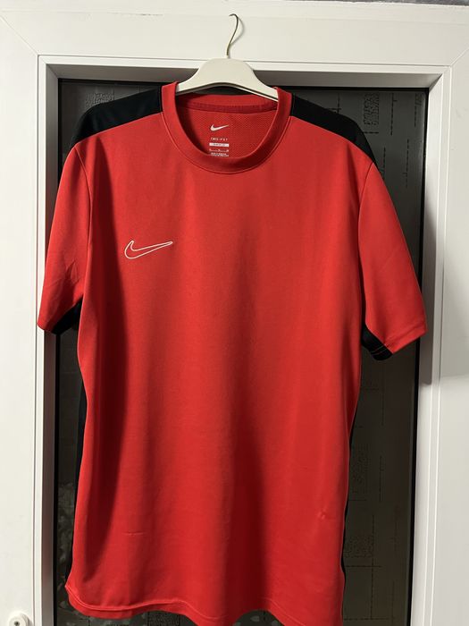 Tricou Nike roșu și albastru sport