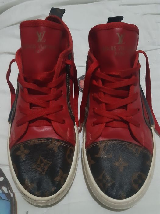Срочно продаются Оригинальные кеды Louis Vuitton
