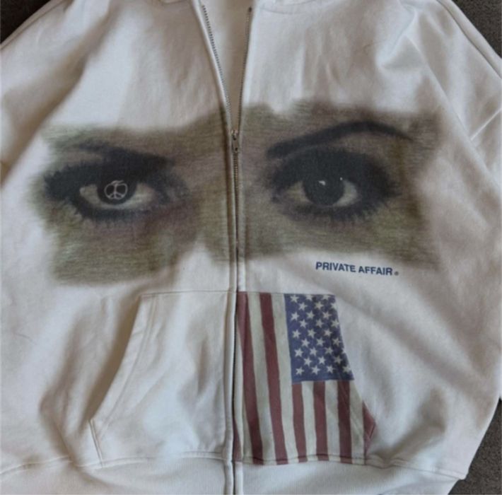 белая зипка с принтом