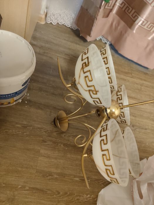 Отдам бесплатно люстру