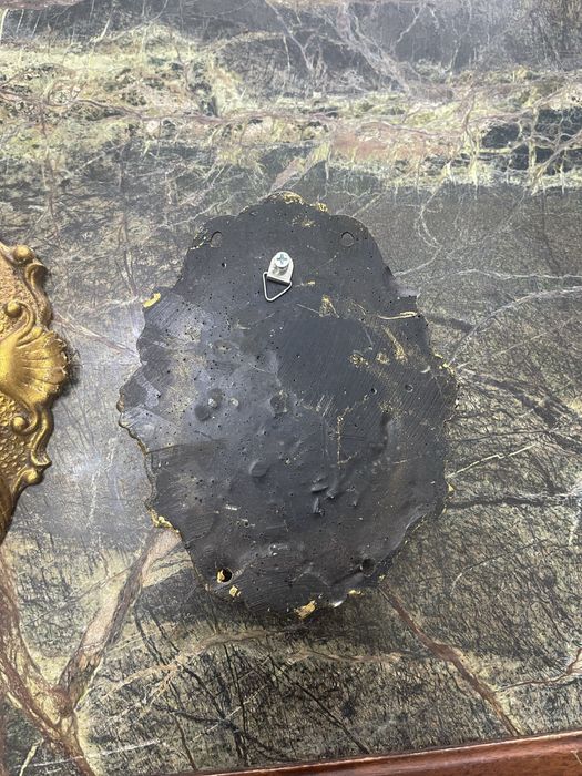 Картинки, барельеф.