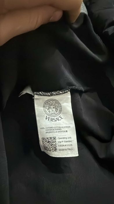 tricou versace cu eticheta