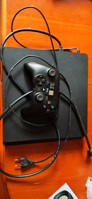 Playstation 4 със джойстик