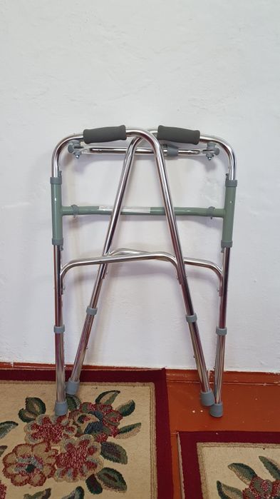 Инвалидный  ходунок