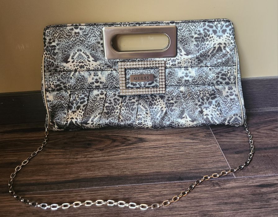 Дамска чанта - клъч Guess